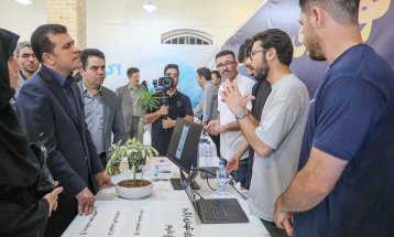 بازدید معاون علمی رییس‌جمهور از نمایشگاه دستاوردهای دانش بنیانها در زنجان