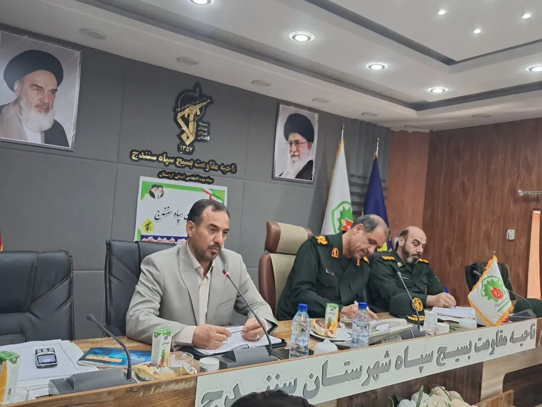 نشست صمیمی اعضای خانه نخبگان کردستان با فرمانده سپاه بیت‌المقدس؛ تأکید بر نقش نخبگان در حل مسائل استان