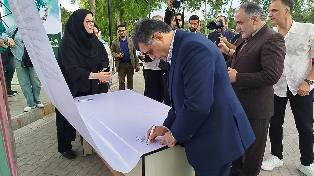 دست در دست هم برای نجات تالاب
