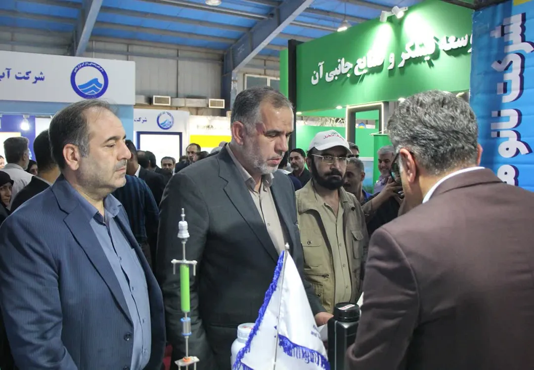 بازدید از غرفه  پارک علم وفناوری در نمایشگاه دستاوردهای دولت