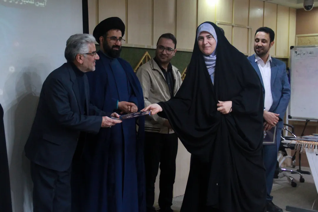 خبرنگار علم و فناوری یزد در رویداد رسانه‌ای بانوان طنین اول شد